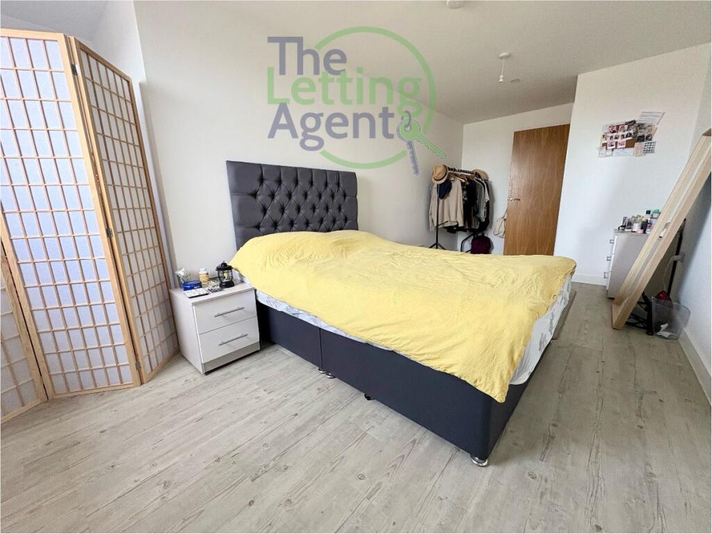 Bedroom (temporary photo)