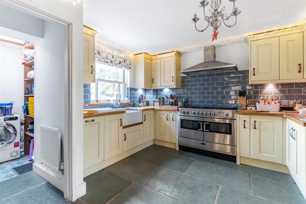 kitchen 1.jpg