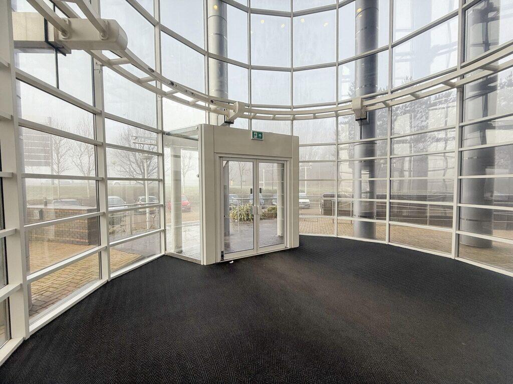 Landmark Waterfront West - Entrance