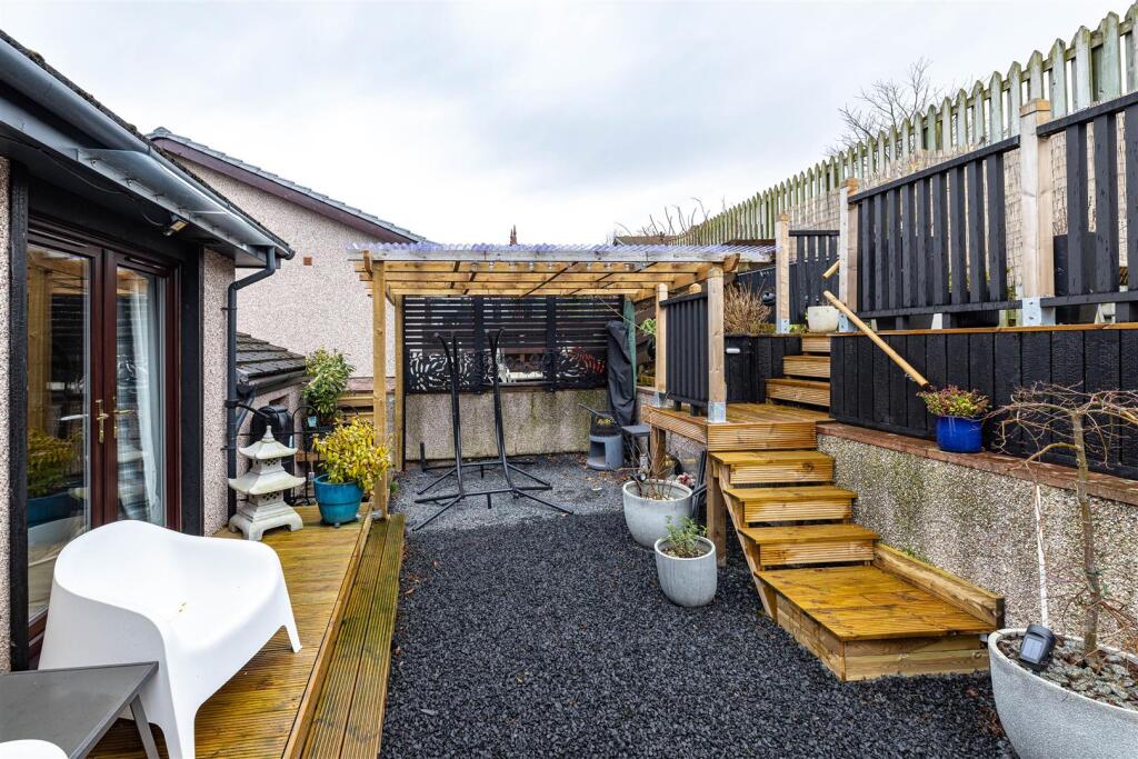 2 Kingsknowe Gardens Galashiels 39.JPG