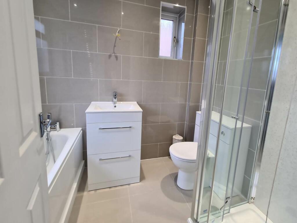 Bathroom image 2