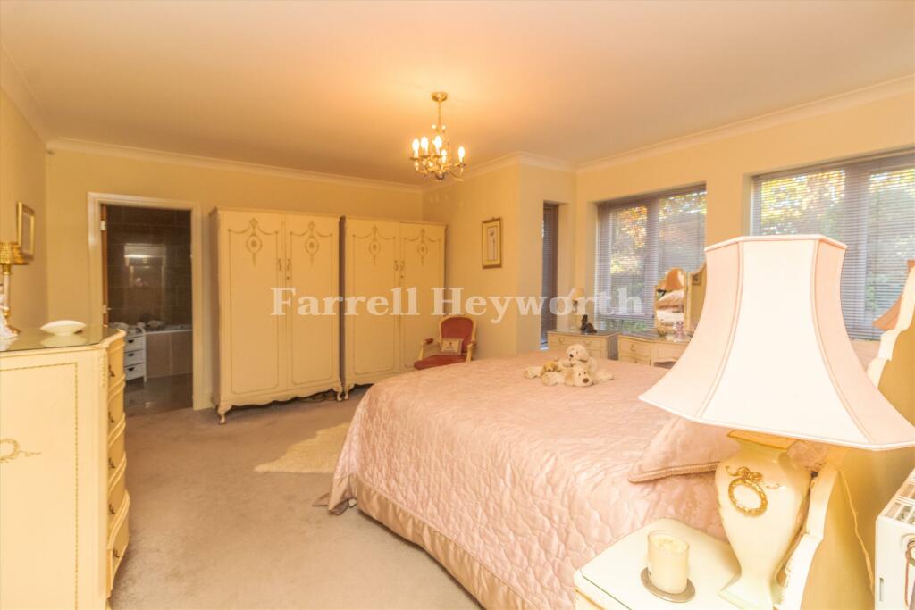 Bedroom 1 image 4