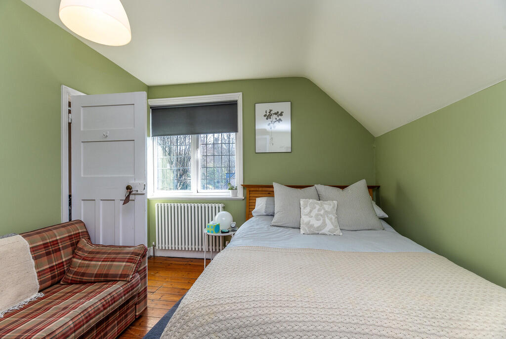 34 Warwick Road 0...