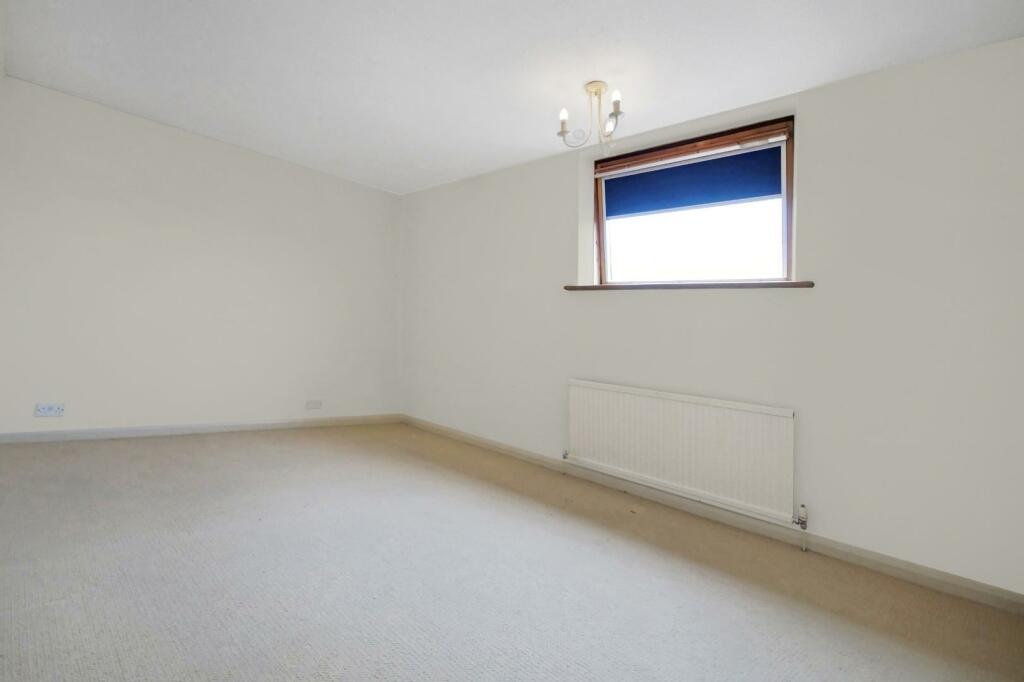 Bedroom 1a.jpg