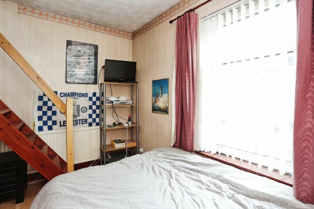 Photograph 9