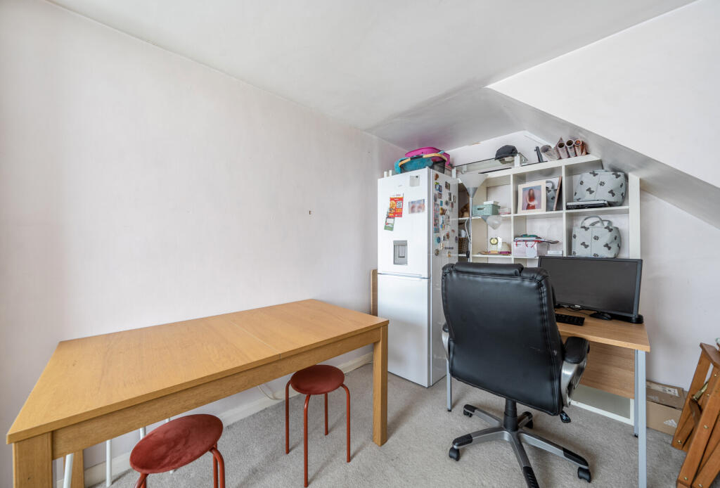 1332208-7-689079b...