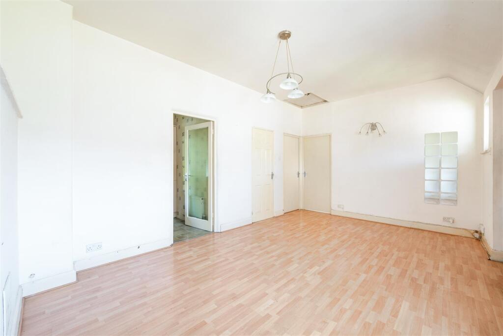 COURT FARM GARDENS (9).jpg