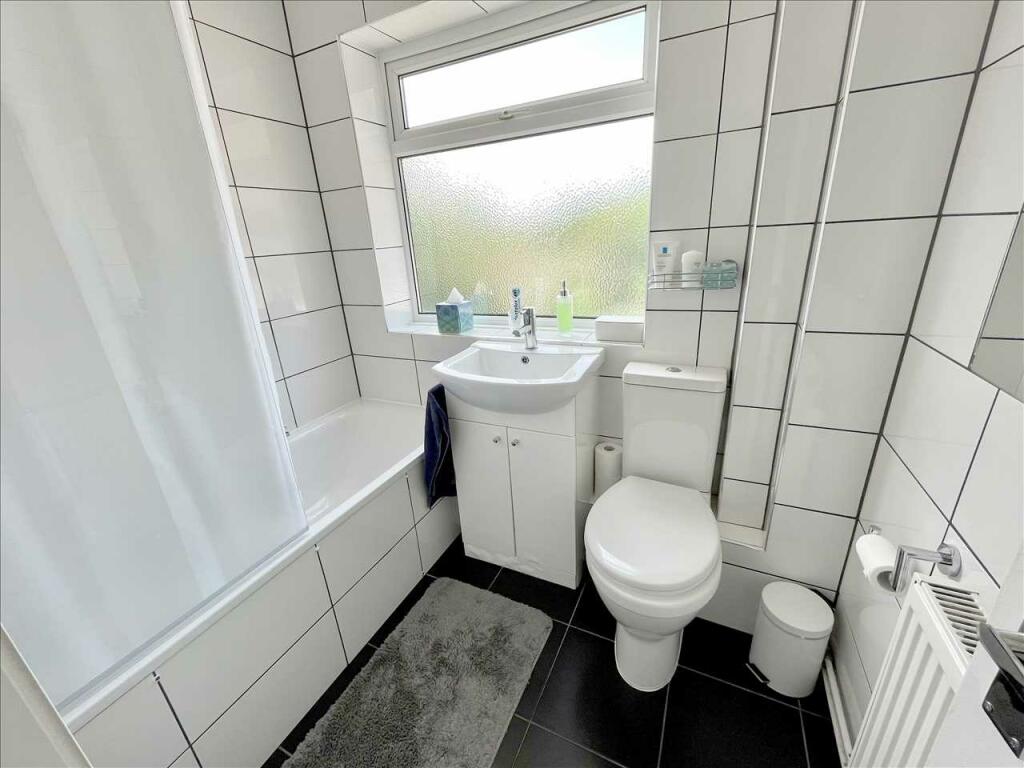 BATHROOM/WC