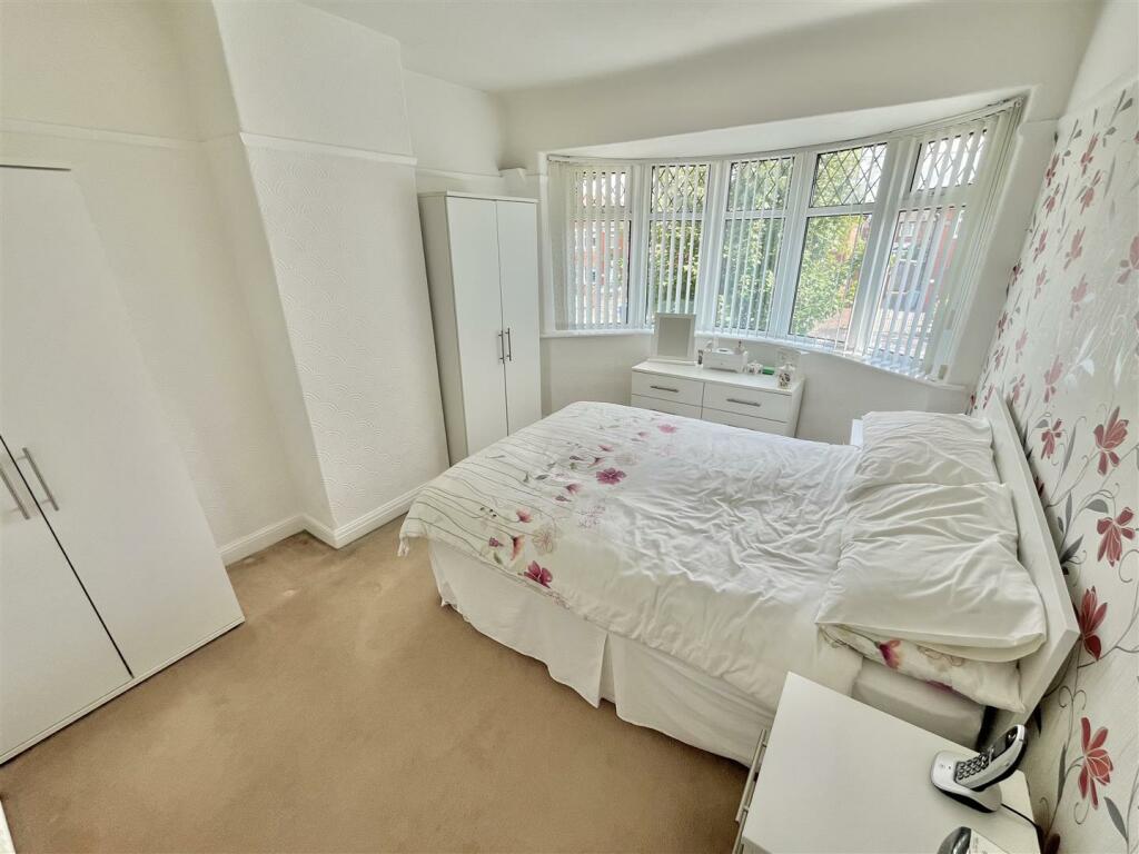 Bedroom 1.jpg