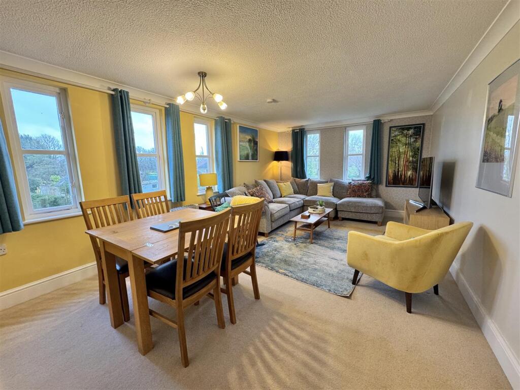 ANNEXE SITTING/DINING ROOM