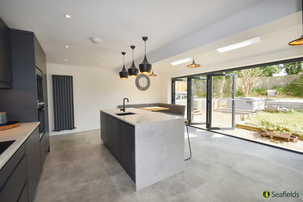 Kitchen/Breakfast Area