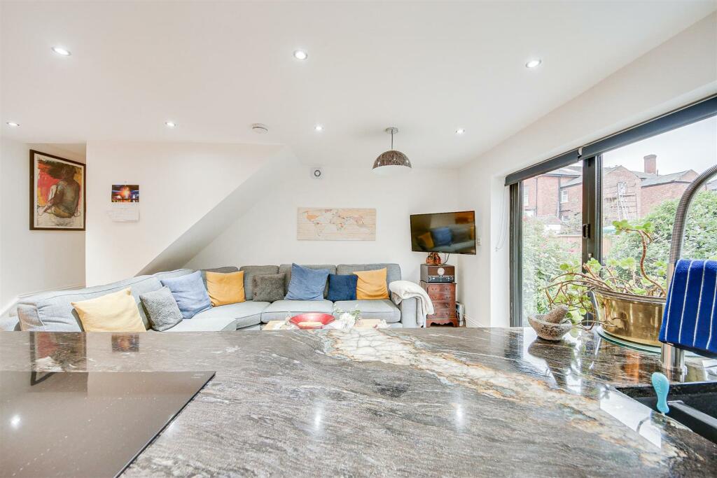 Lounge / Kitchen