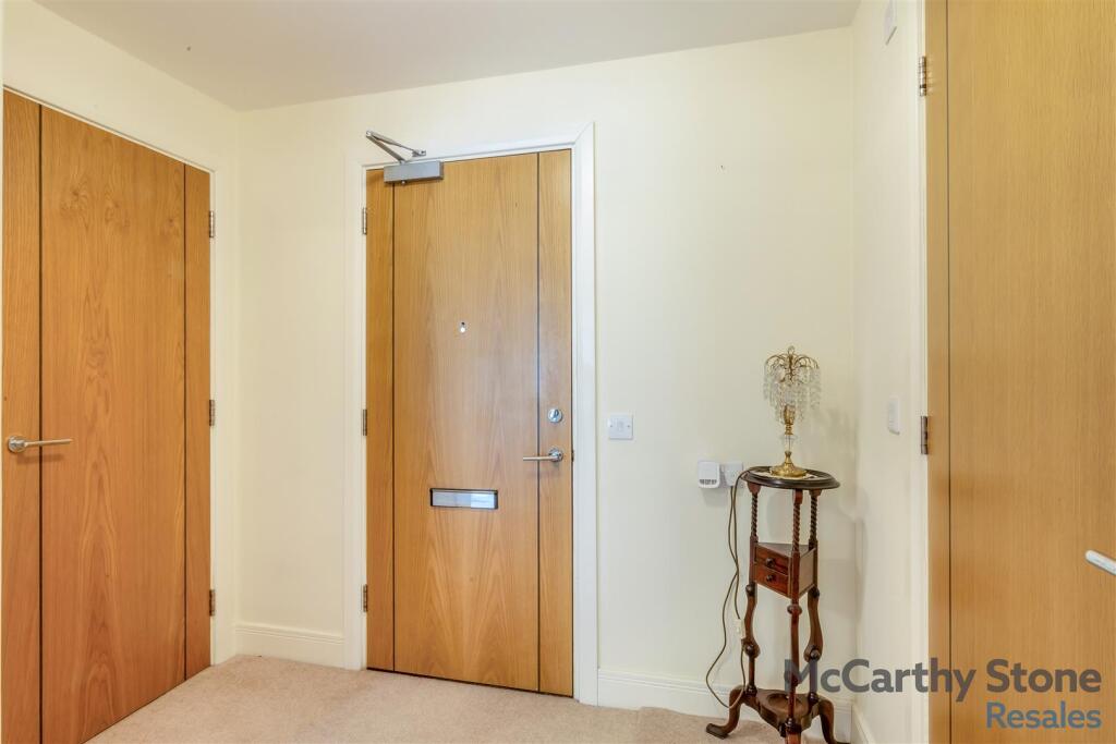 8658505-interior11.jpg