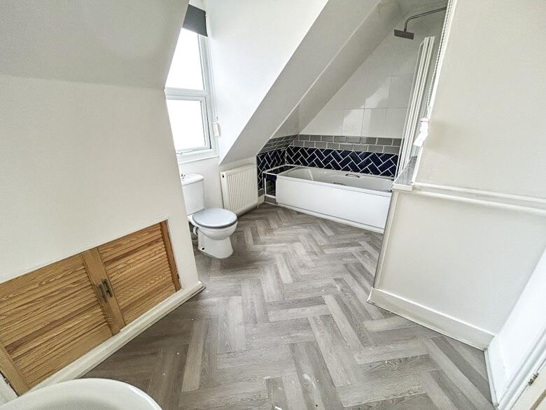 pbox-bathroom-322066.jpg