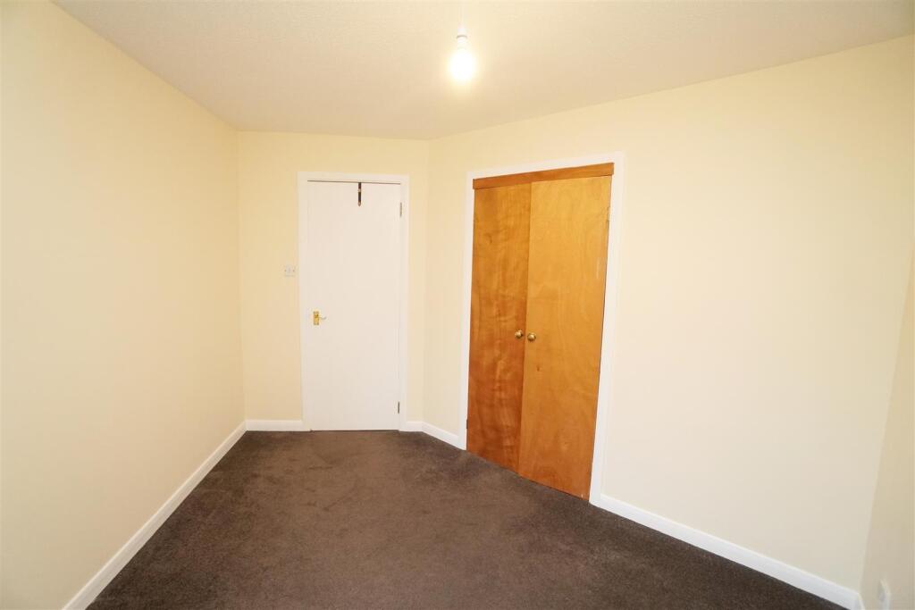 bedroom2.jpg