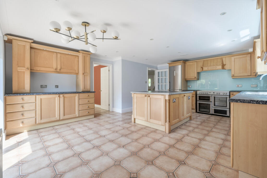 1314832-27-686bad...