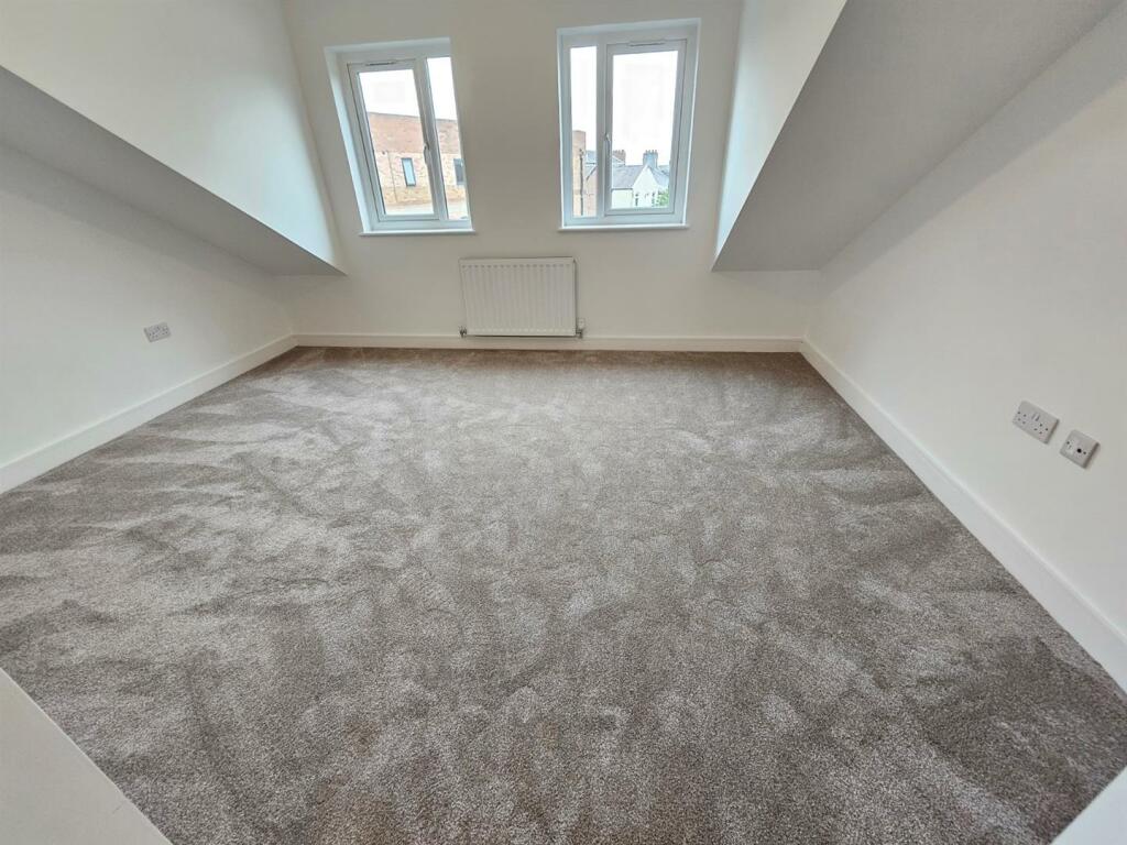 BEDROOM 2