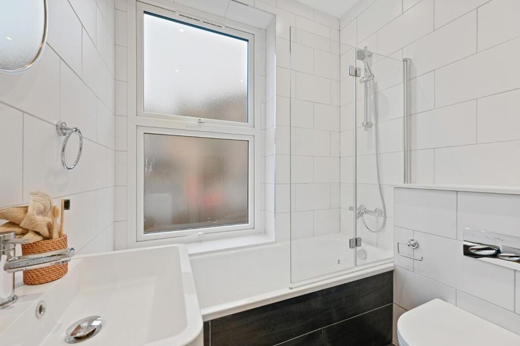 REE - Flat A, 7 Castle Hill Parade - Bathroom3 (1)