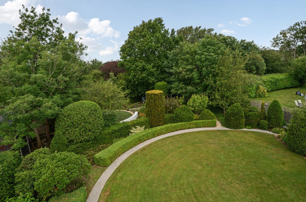 1311707-4-684fdab...