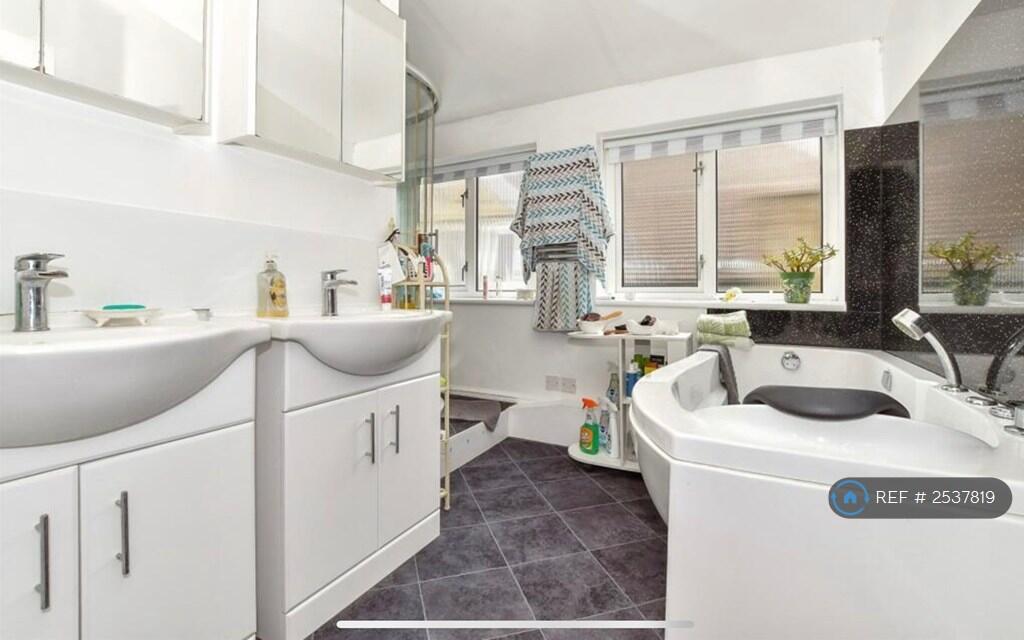 Bathroom Previous Tenants