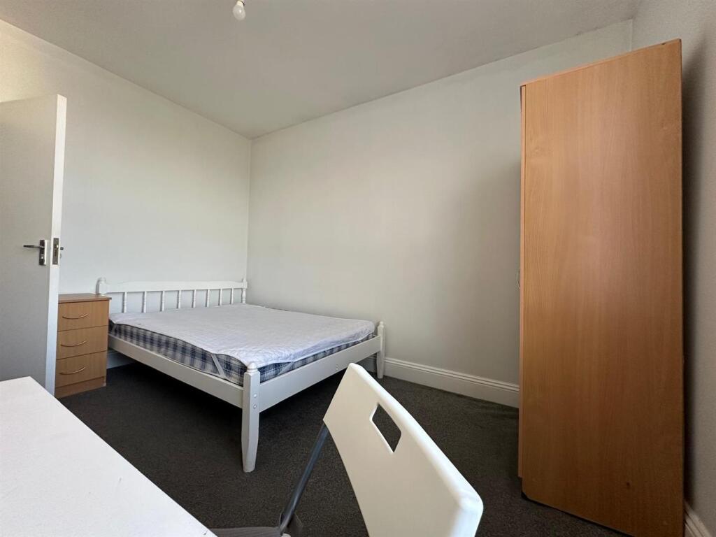 Bed1.1.jpg