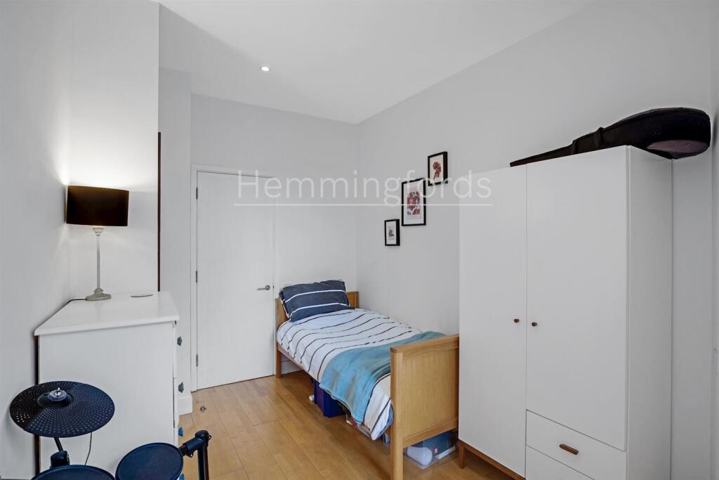 14-5b0f84168-HMF-JJ-Spectrum House-14-medium.jpg