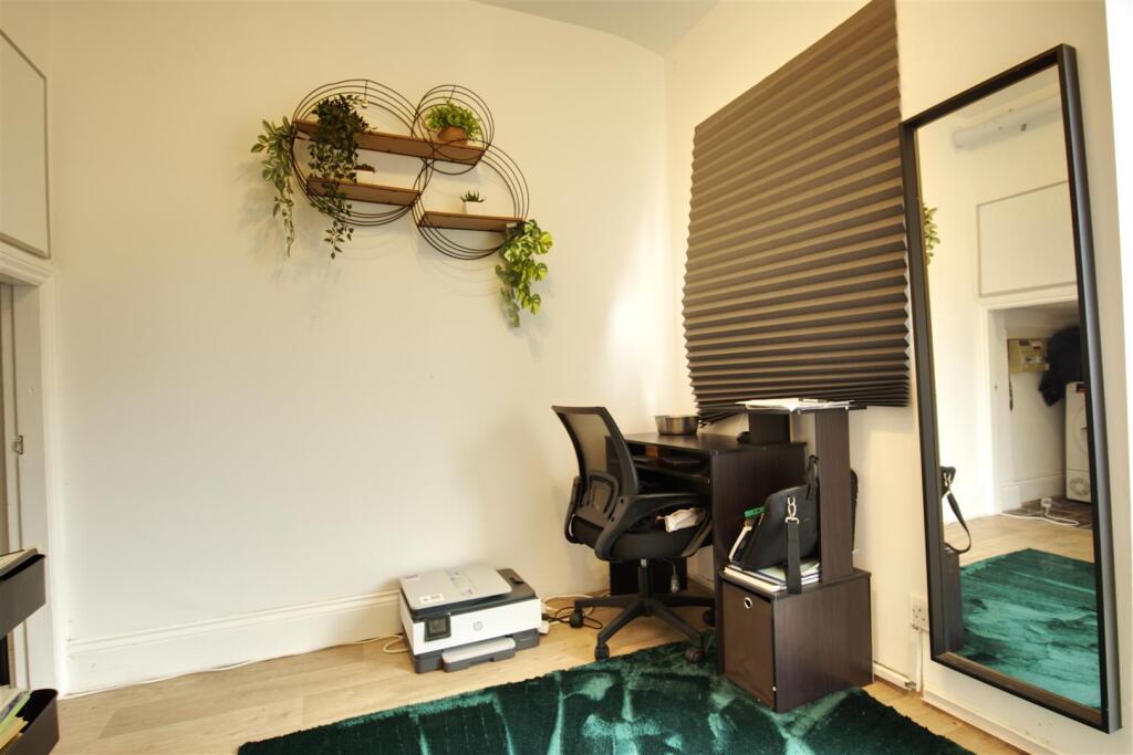 Bedroom 4:Office .jpeg