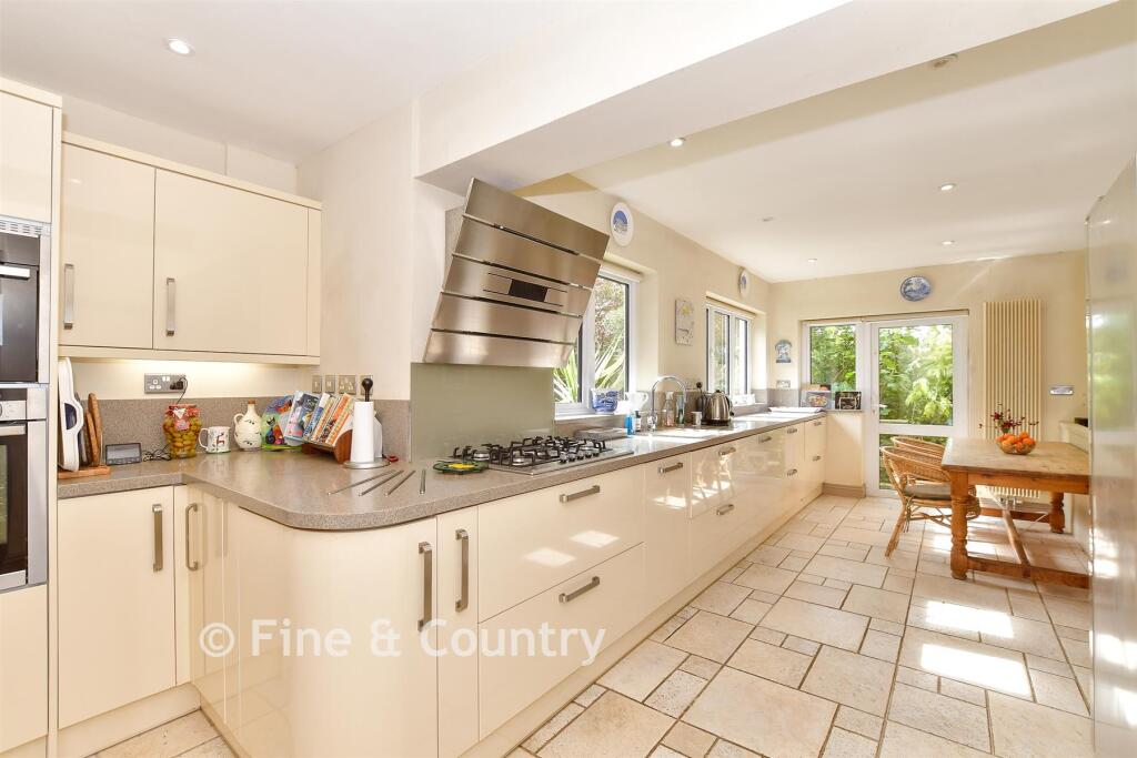Kitchen/ Breakfast Room
