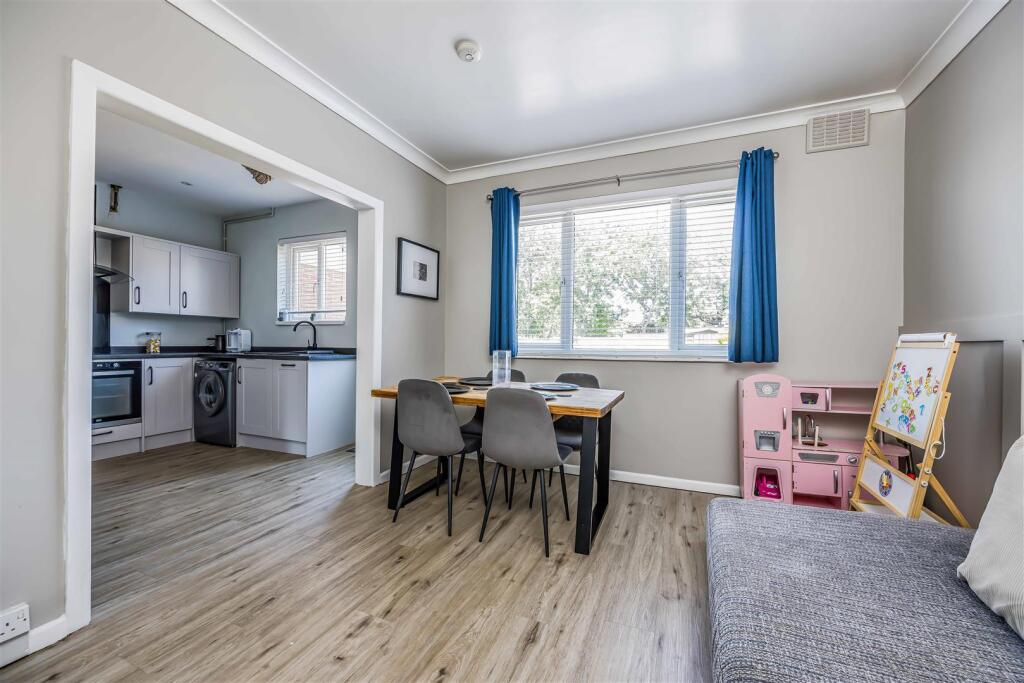 1 Gitsham Gardens, Waterlooville-Small-PorticoMark