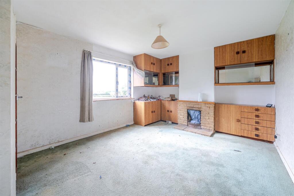 67 Main Road, Shutlanger (21).jpg