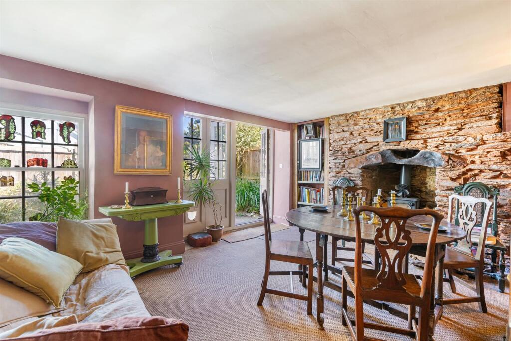 A16 - 52 Milton Street Brixham - 250411.jpg