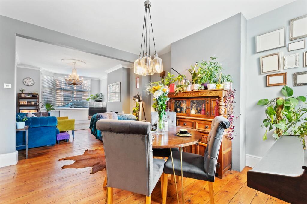 Sitting/Dining Room
