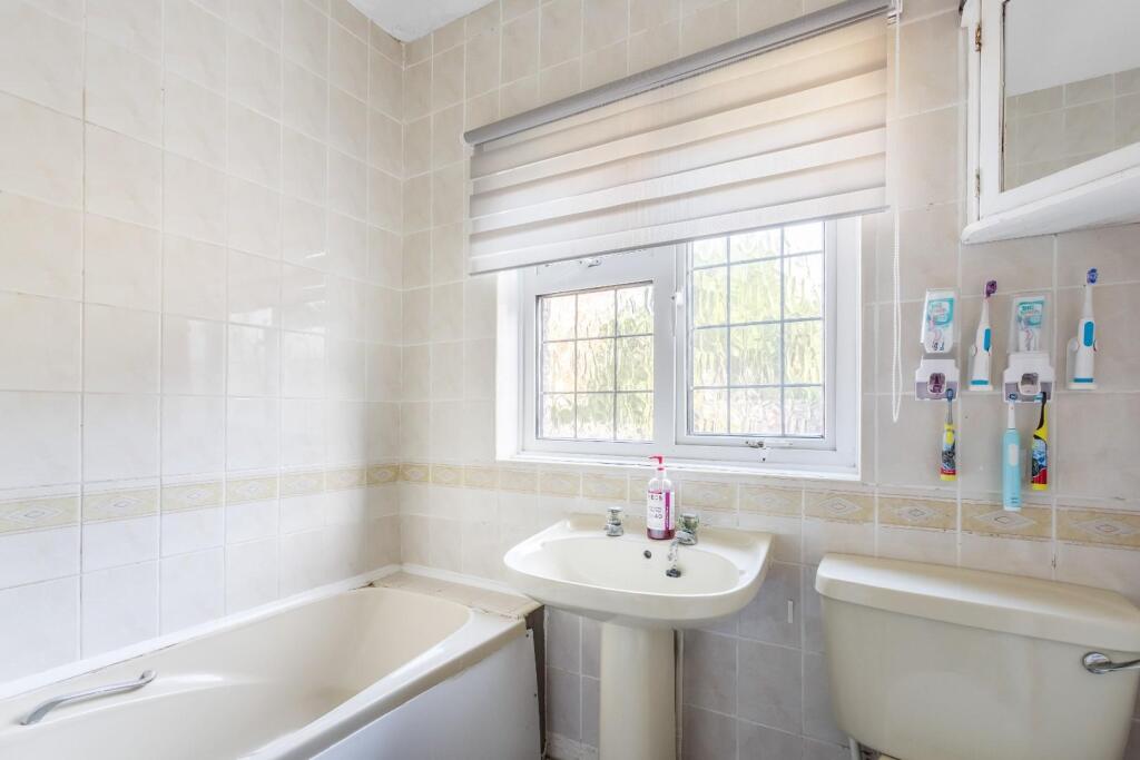 bathroom (2).jpg