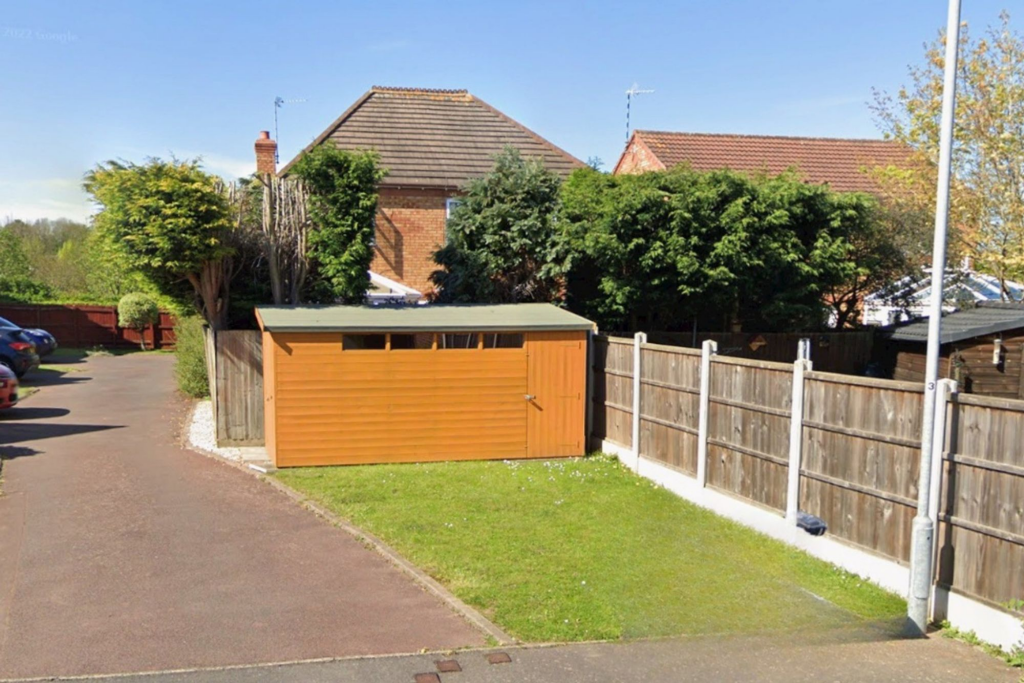 Garden Shed &amp; Additional Parking Space