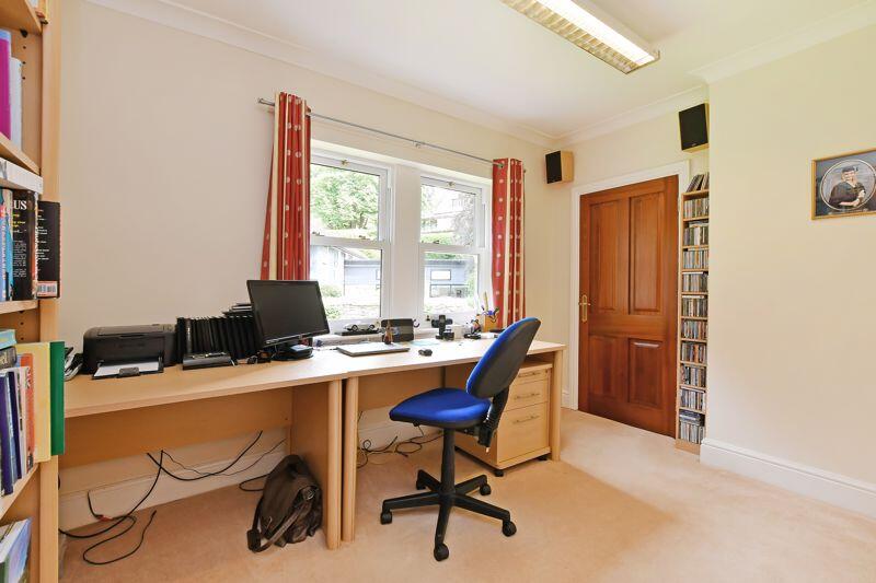 Bedroom / Study 