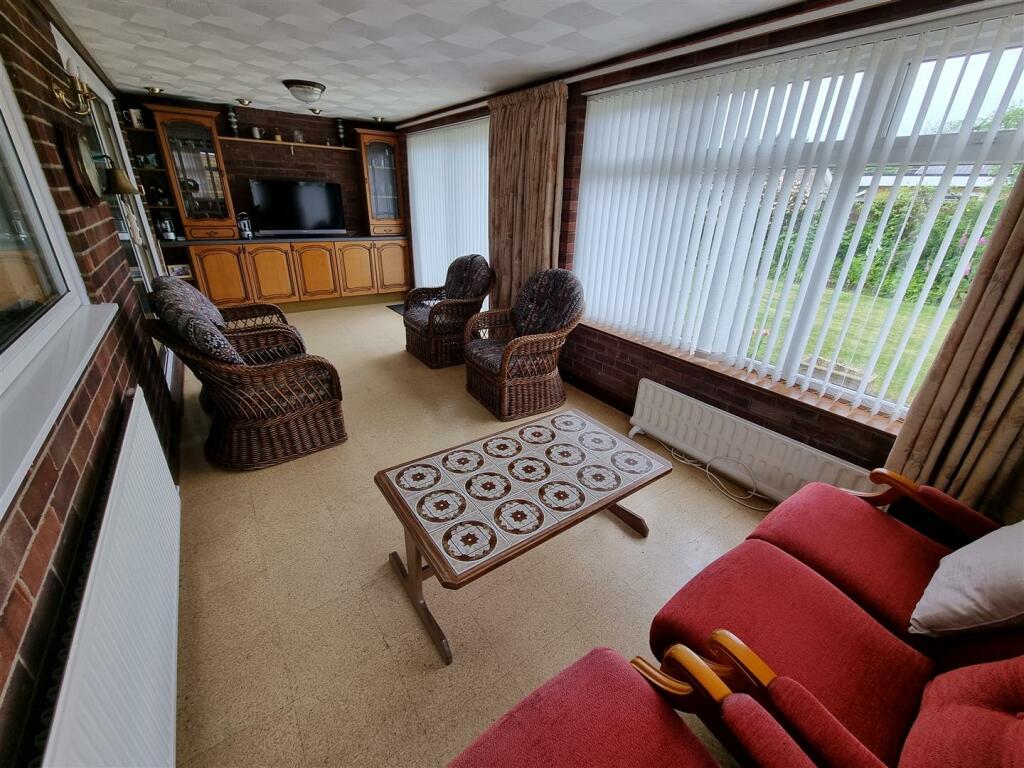 Sitting room/Sun room 2