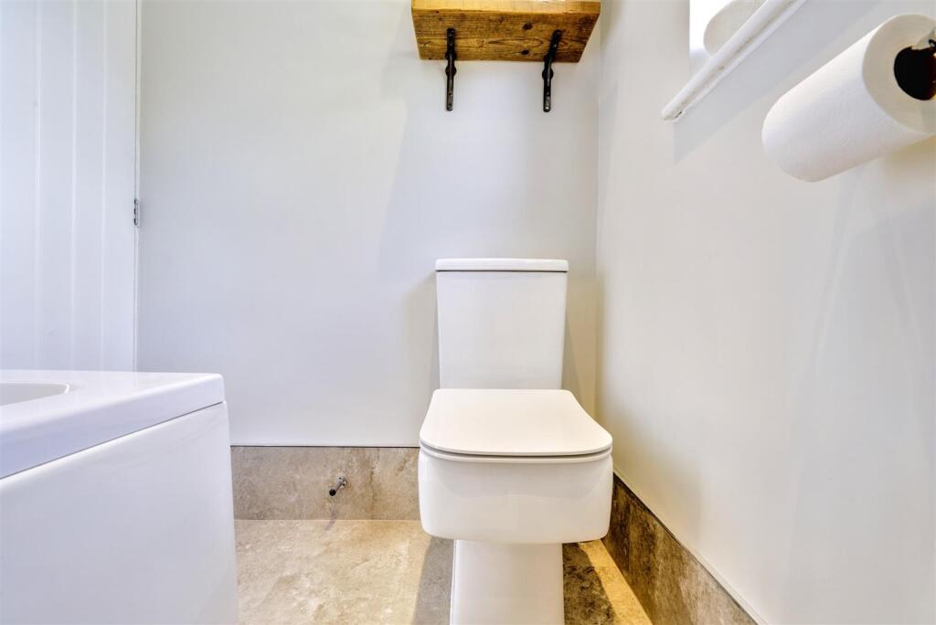 Bathroom 1_2.jpeg
