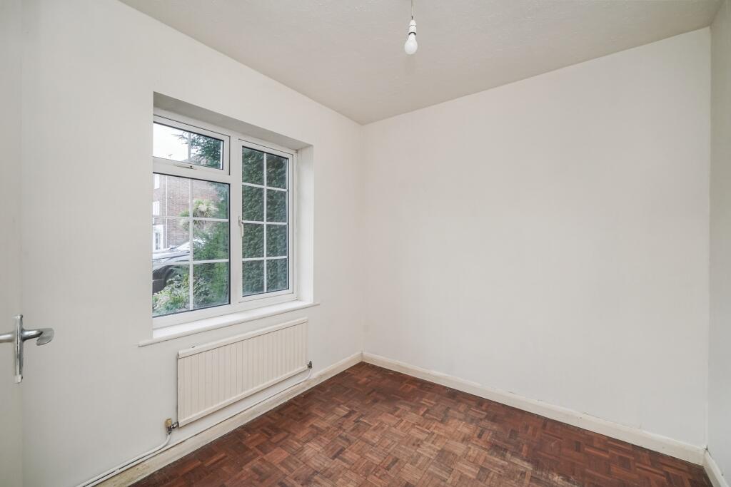 4 Sunmead Road, Sunbury-on-Thames, Surrey, TW16 6PE