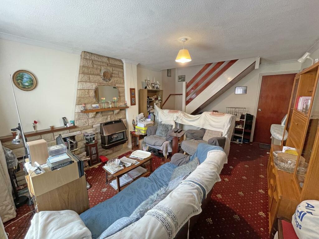 Newbury Close 31 Lounge.jpg