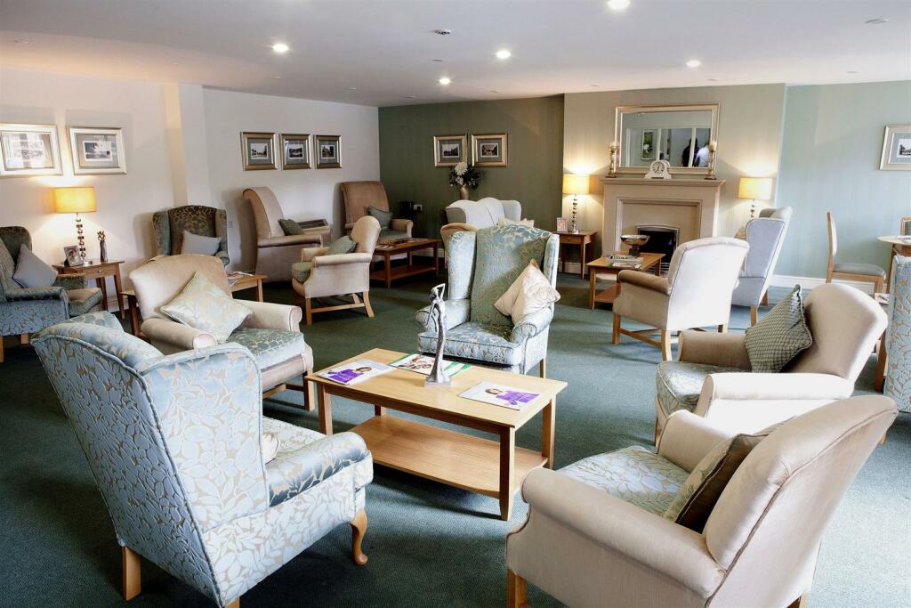 residents lounge.JPG