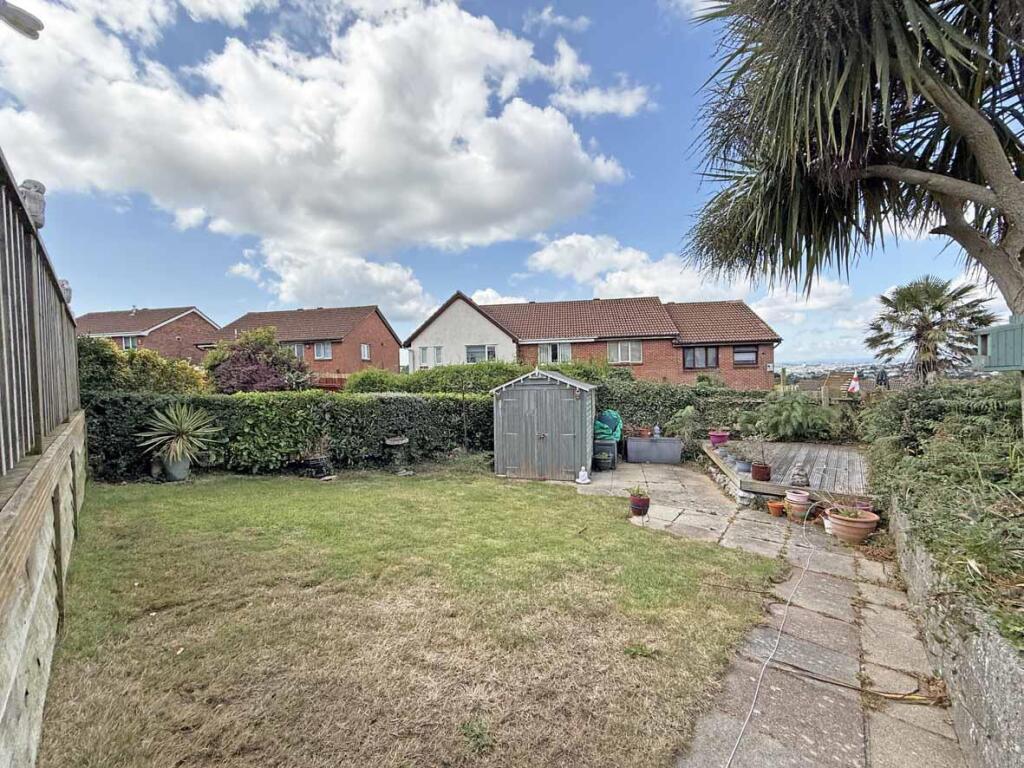 Battershall Close 9 - Garden 4.jpg