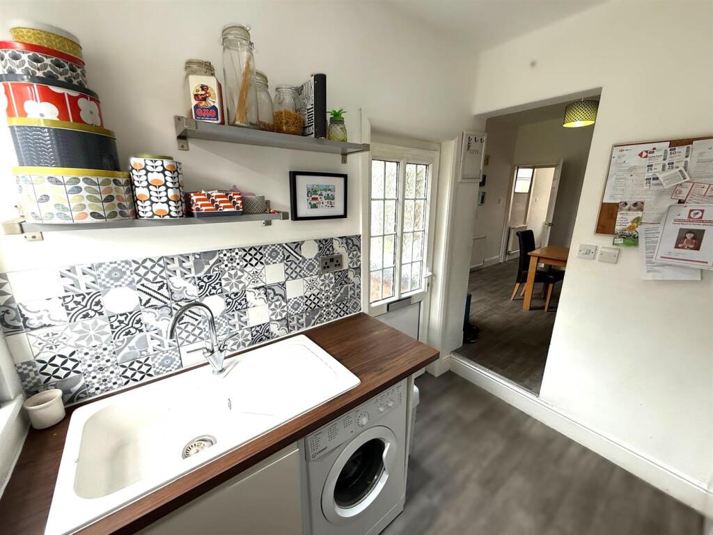 Kitchen 1.jpg