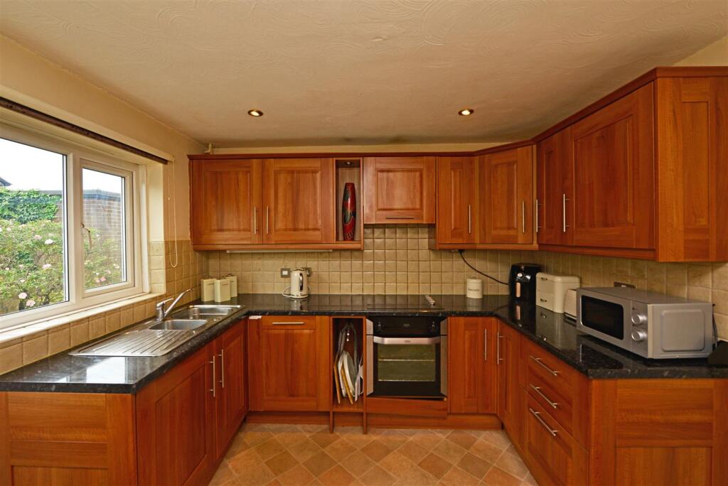 Fitted Breakfast Kitchen: