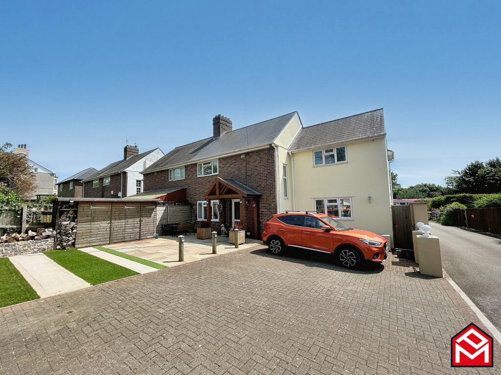 Front Garden &amp; Driveway