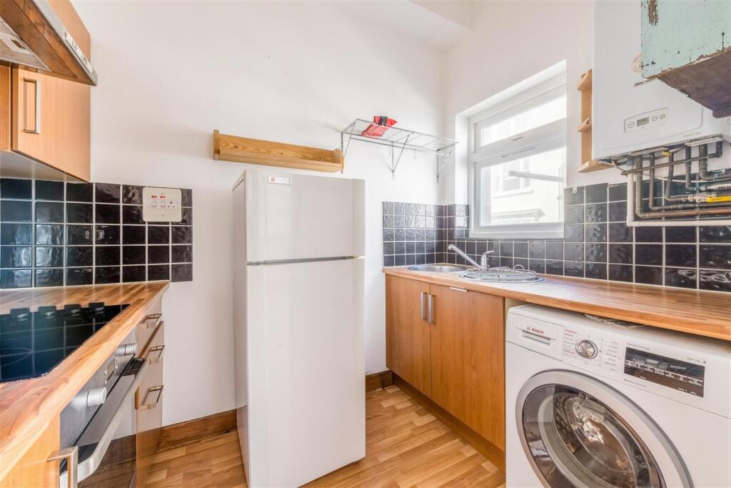 Flat 5, 24-25 Broad Street-3.jpg