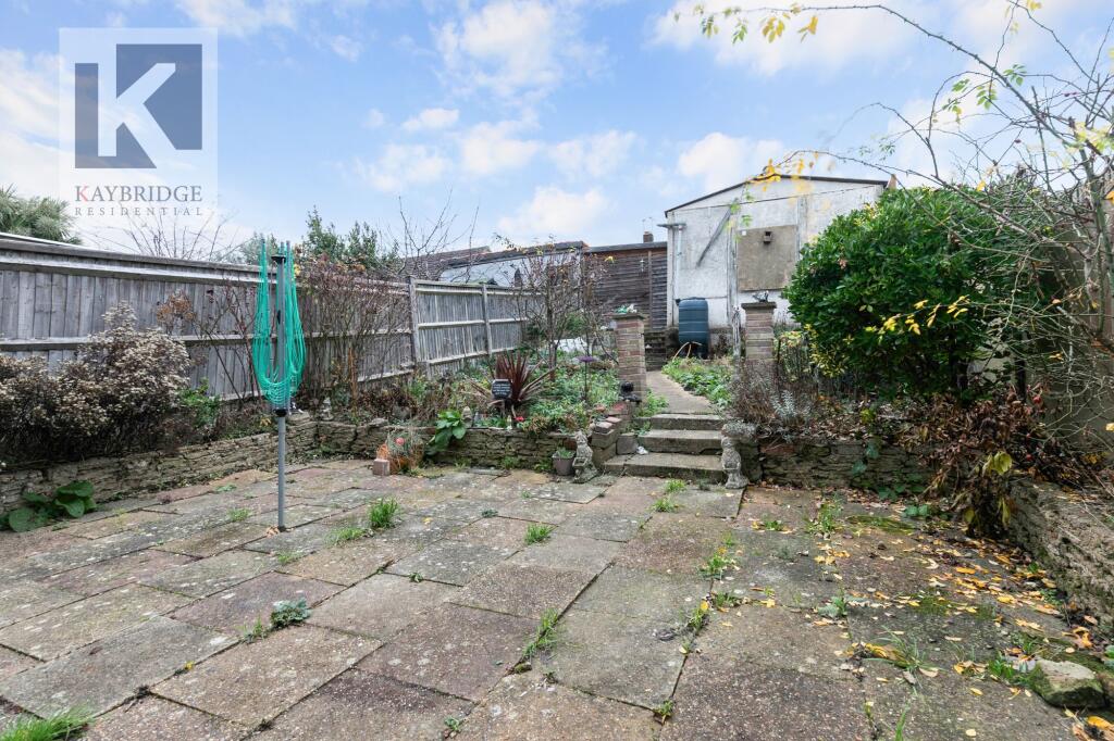 Lynmouth Avenue, Morden