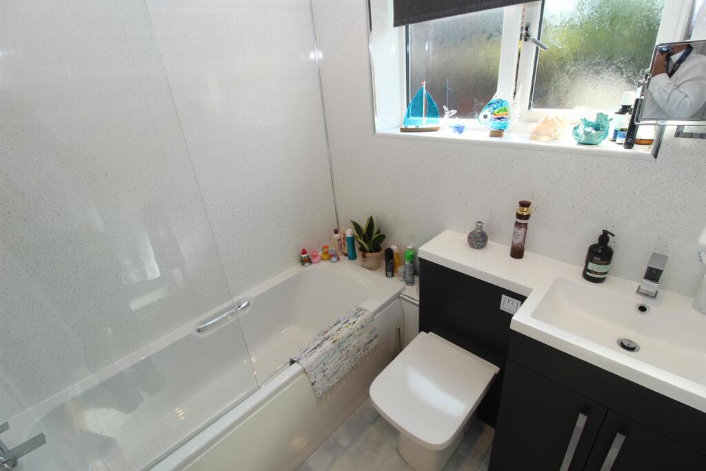 BATHROOM/W.C.