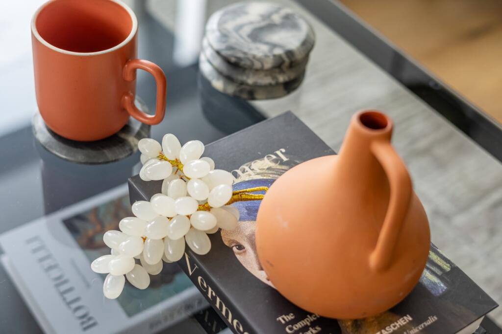 25_30_TheCauseway...