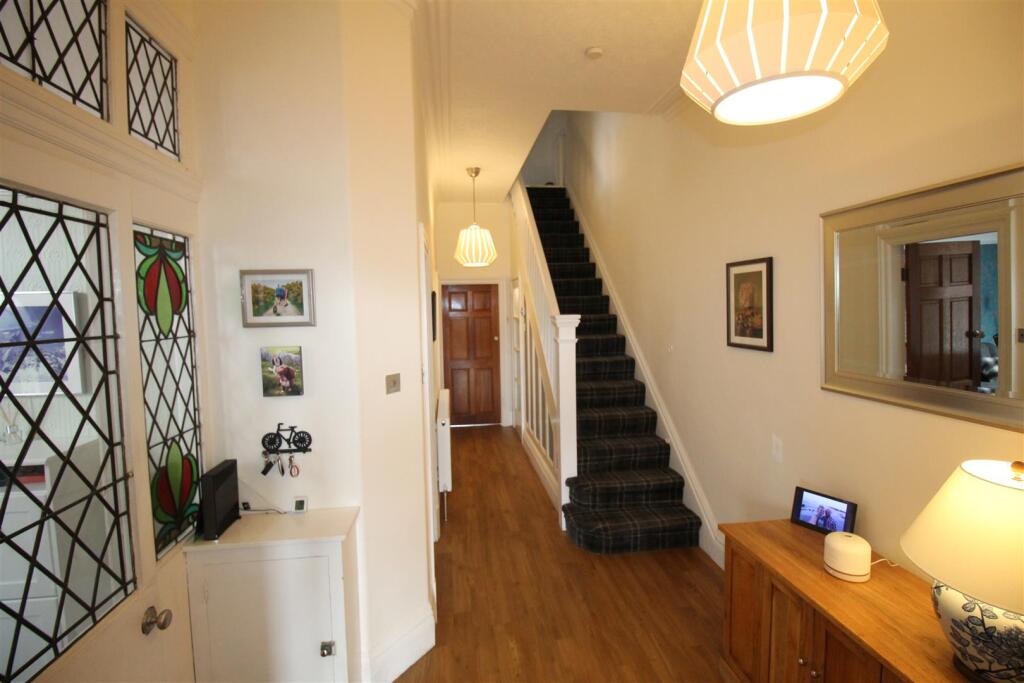 St Leonards Road West, Entrance Hall.JPG