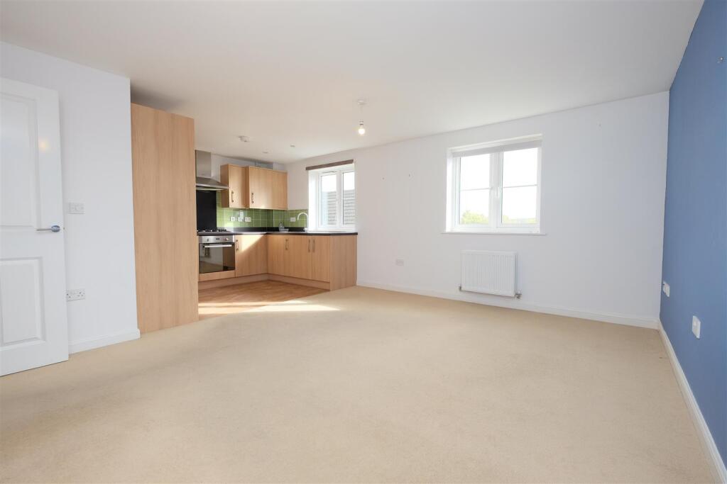 12 Valerian Close, Shirehampton, Bristol BS11 9UE 